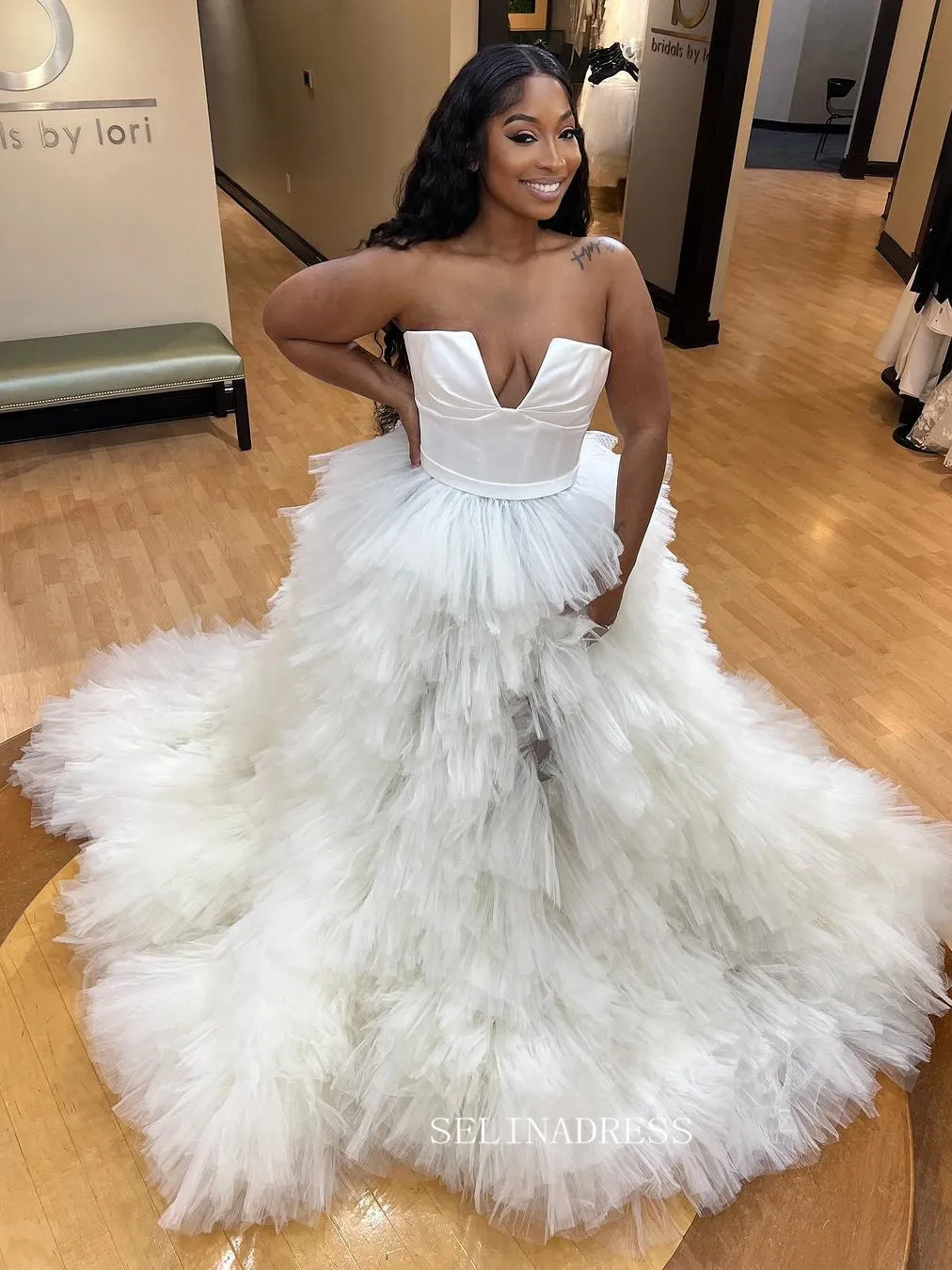A-line Strapless V neck Ball Gown Ruffles Lyered Wedding Dresses  sew1016